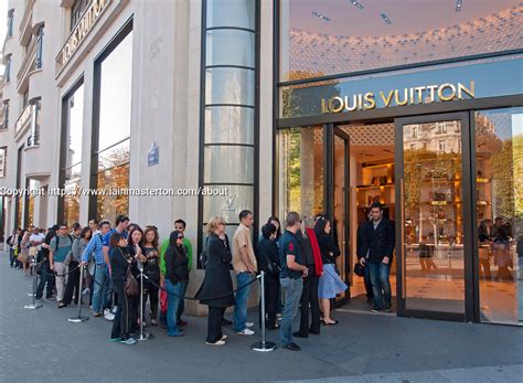 louis vuitton champs elysee horaire|louis vuitton champs elysees appointment.